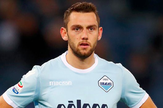 Sporf's tweet photo. 💰 Lazio pay Feyenoord their final €2m instalment for Stefan de Vrij.

🤔 Feyenoord claimed they didn't receive it...

😳 Lazio realised they had sent the money to a fake e-mail.

🤦‍♂️ Lazio then confirmed they had sent €2m to Internet scammers. https://t.co/fJ2TuAEnKe