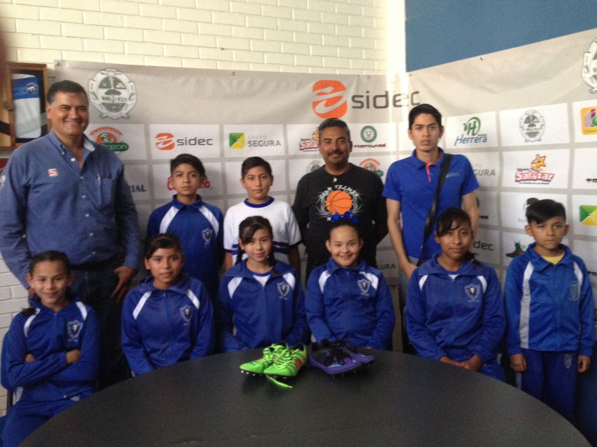 CelayaSIDEC's tweet image. #SidecEsDeporte

El director de @CelayaSIDEC, @marcohgr, recibió y deseo suerte a deportistas celayenses, quienes participarán en la disciplina de #Atletismo dentro del selectivo estatal de #CONDEBA y la #OlimpiadaNacional2018. 

@RamonLemusM