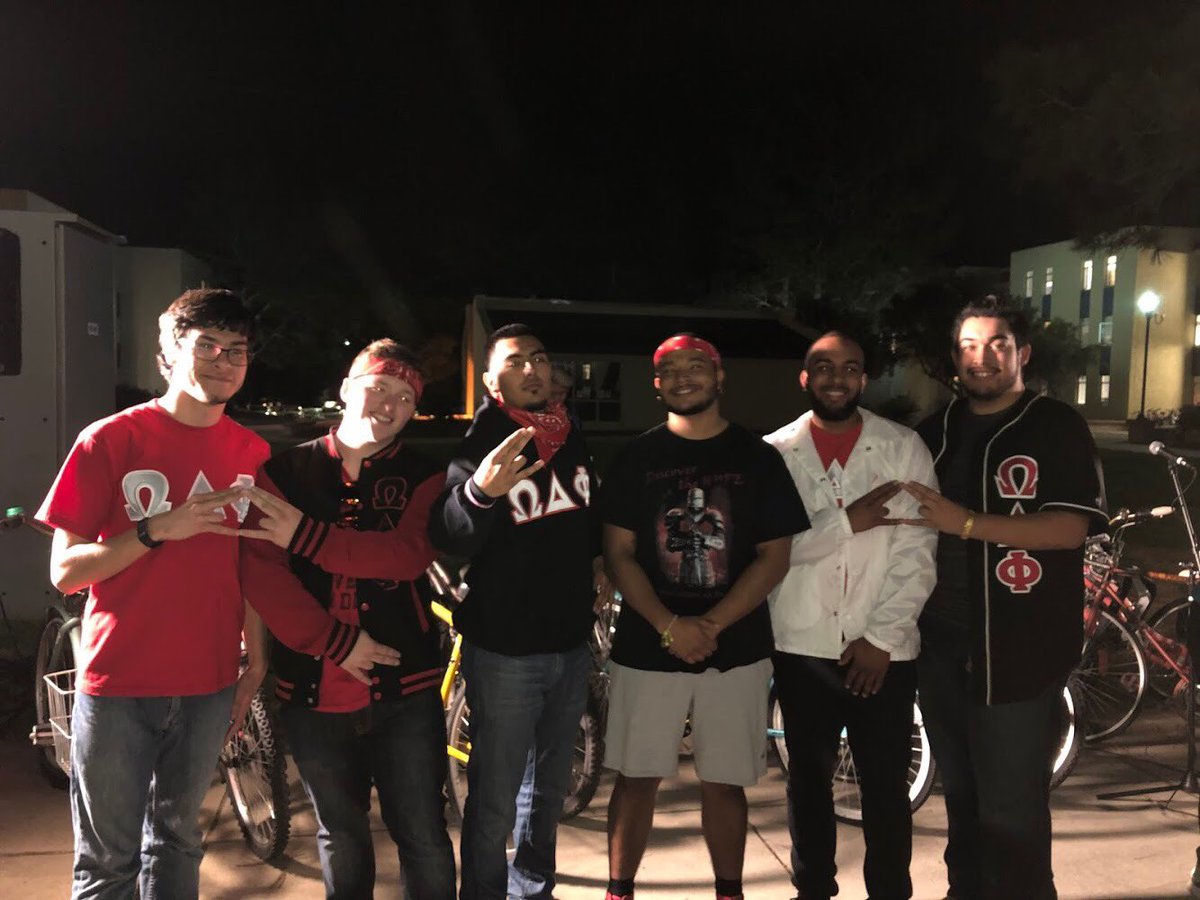 _nerdymikey's tweet photo. One of my favorite things to go to or participate in are Yardshows #Spring18 #AlphaKappaChapter #87FamFollowTrain https://t.co/guxaWKLghK