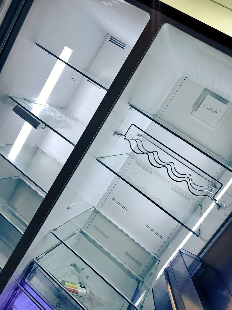 Likers_2Do's tweet photo. A Fridge 😍
That wine rack 🙏🏾
#DEFYxFCB https://t.co/Tav3qJ2Ctu
