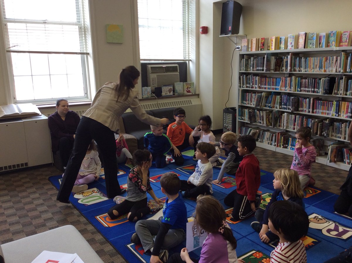 BrendaMBrush's tweet photo. Thanks to #JC parent Monica Garrido, VP at Prescriptive Insights, who presented to #JC 1st graders today about: Big Data, Human Intelligence, Artificial Intelligence and Algorithms. #newvocab #sortingdata #interactivequiztime @JC_LLC @gpslibraries
@JCSPrincipal
@GPSDistrict https://t.co/gVoPqIp5zU