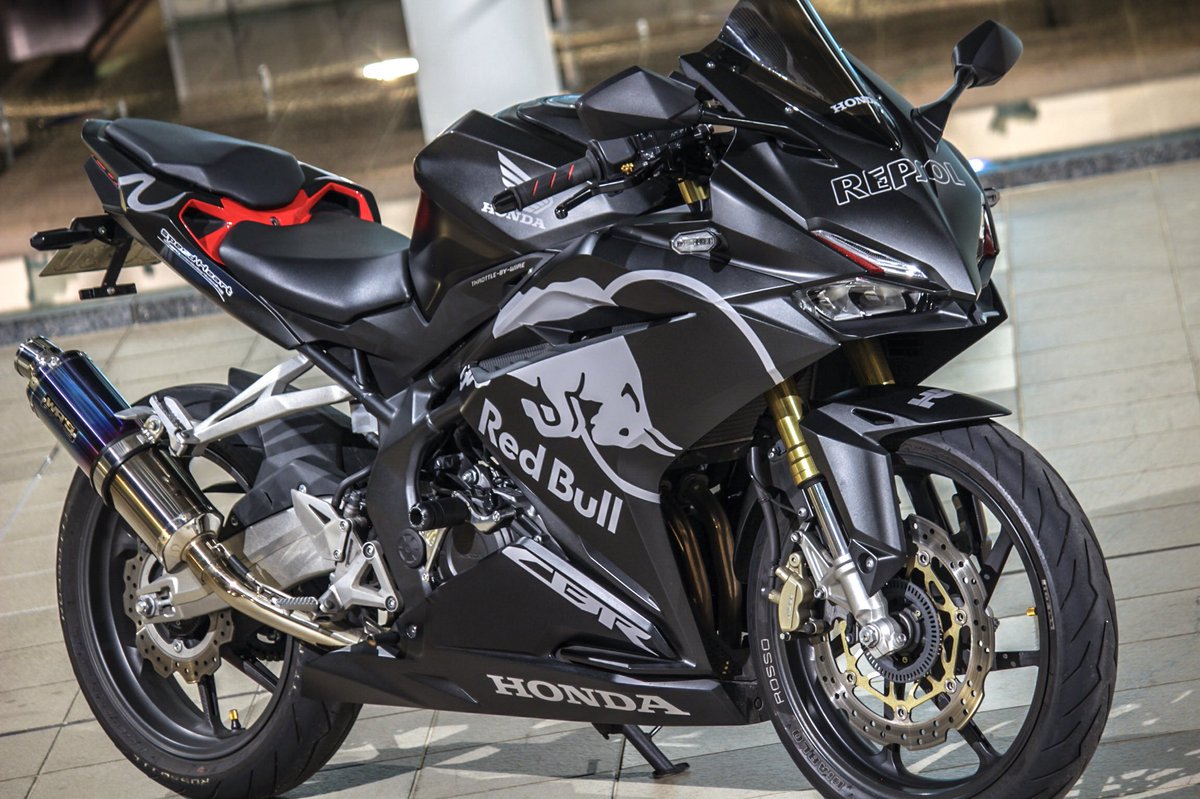 たくみ Cbr1000rr Sc77 على تويتر 白 黒 Redbull Cbr250rr 赤 黒 Redbull Cbr600rr 初コラボ