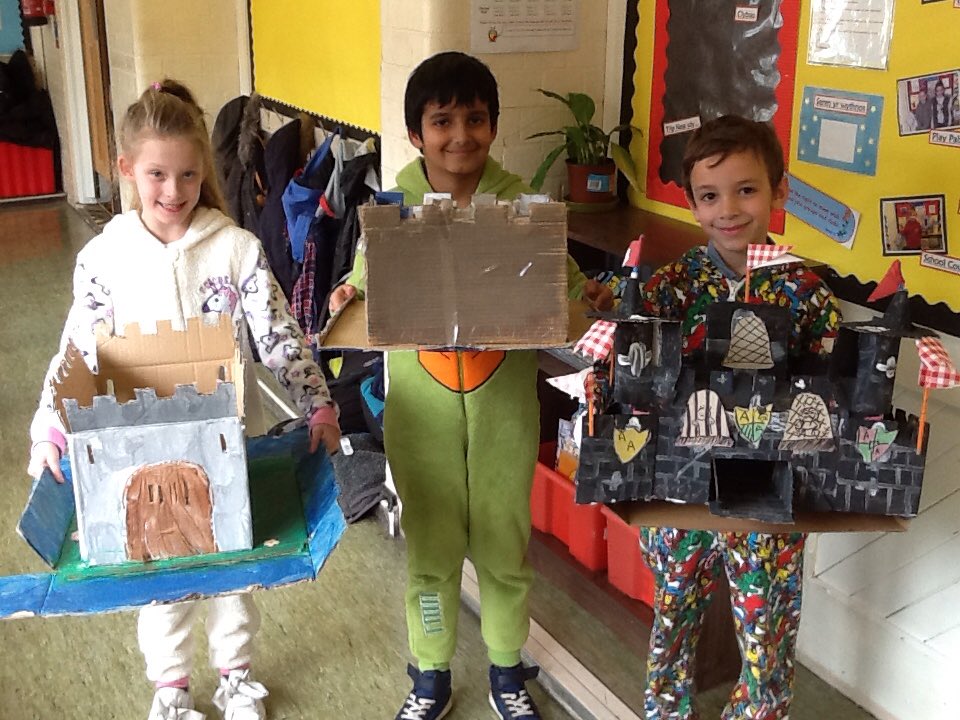 BubsyTownhill's tweet photo. More amazing castles made by #thcyear4 #thcdt #thcart https://t.co/lPfFg6TE08