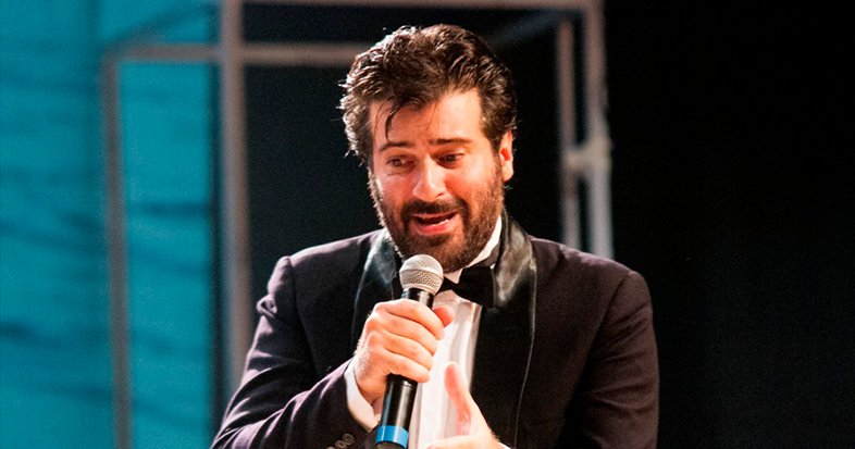SoyTeatroCol's tweet photo. Esta obra Argentina 🇦🇷despedaza el libreto ante los ojos de los espectadores 😱 No te lo puedes perder en el @FITBogota 🎊👉https://t.co/QC8RapHqxb
Vive el #FITB2018 con #SoyTeatro 🎭 https://t.co/r1CaZtLV6j