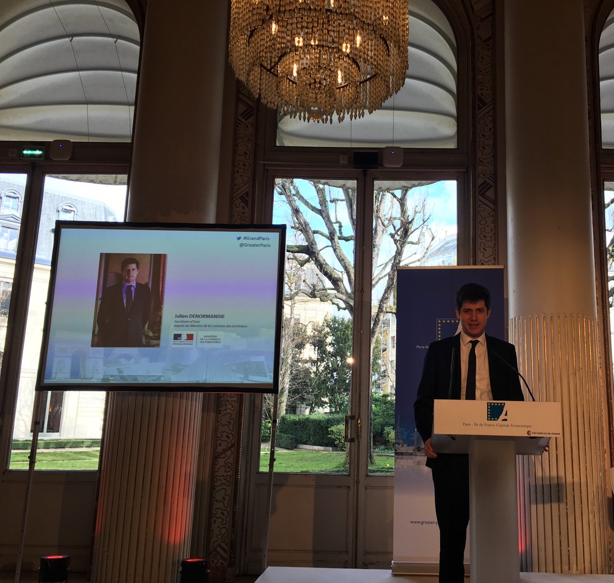 MaggieCazal's tweet photo. Au 5e Forum #GrandParis une charte vient d'être signée entre @Min_Territoires @J_Denormandie et 10 grands promoteurs immobiliers pour la transformation de bureaux en logements. A ce sujet @GreaterParis a lancé un "Prix" en coopération avec @Icade_Officiel @OWigniolle &amp; @MA_IDF https://t.co/wpa9JSBRHV