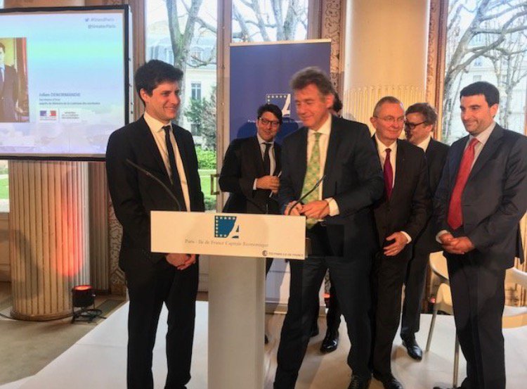 MaggieCazal's tweet photo. Au 5e Forum #GrandParis une charte vient d'être signée entre @Min_Territoires @J_Denormandie et 10 grands promoteurs immobiliers pour la transformation de bureaux en logements. A ce sujet @GreaterParis a lancé un "Prix" en coopération avec @Icade_Officiel @OWigniolle &amp; @MA_IDF https://t.co/wpa9JSBRHV