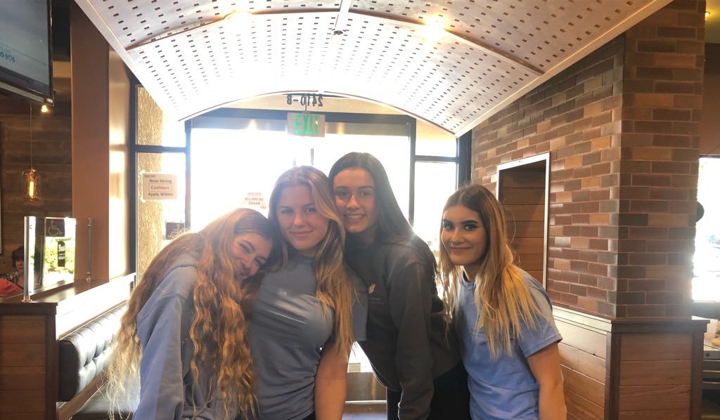 MadisonAdeline's tweet photo. Daily lunch date with my lovers https://t.co/yhe8yNx04R