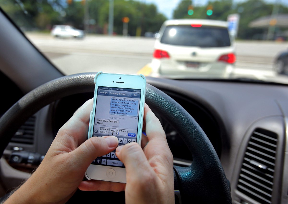 LegalExaminer's tweet image. Getting your teen to put down the phone while driving could be as simple as downloading the right app #distractedteendriving #safedrivingapps

 ow.ly/BYch30jcVRw