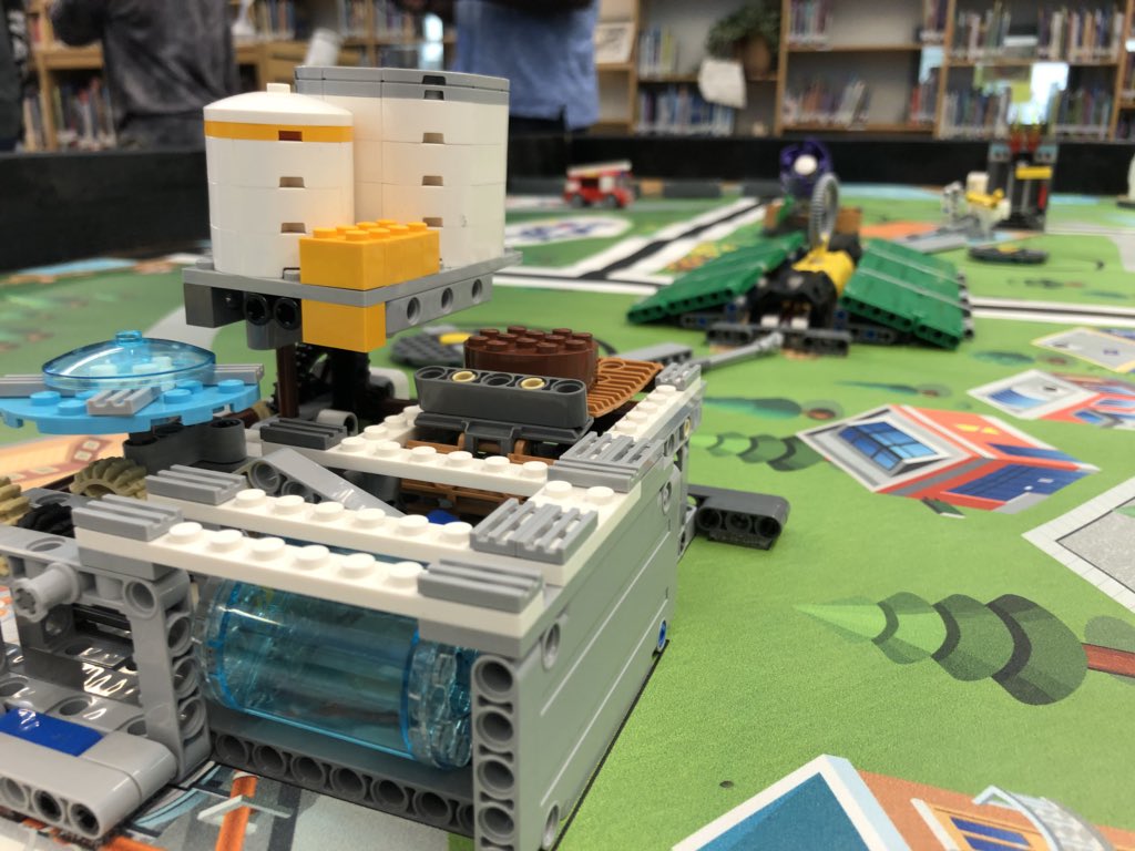 mikeaustinwest's tweet image. DigiLit Cyberkids Robotics club underway now in the @WendellMiddle Media Center Learning Commons 🤖 #codingrobots #computationalthinking #EWstrong #wendellhowlout