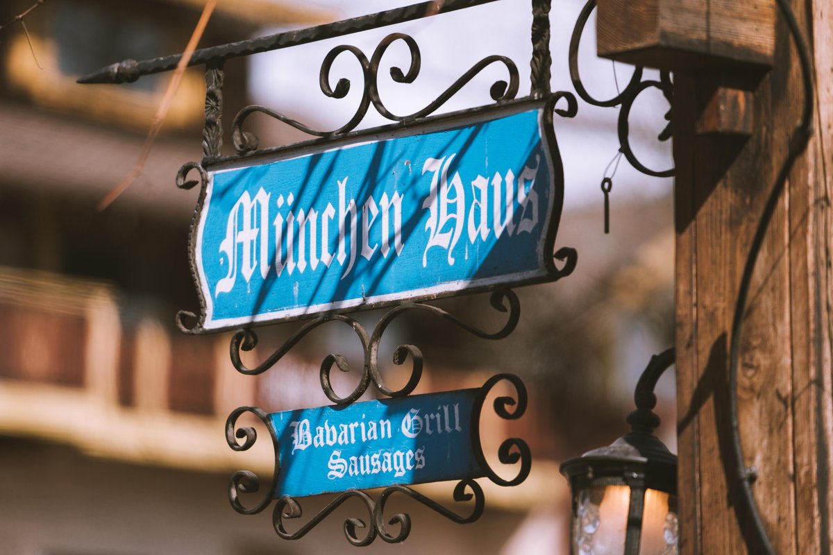 MunchenHaus's tweet image. The sun is out, the birds are singing, and the food is hot! Swing by soon and enjoy this wonderful spring weather with us!
#munchenhaus