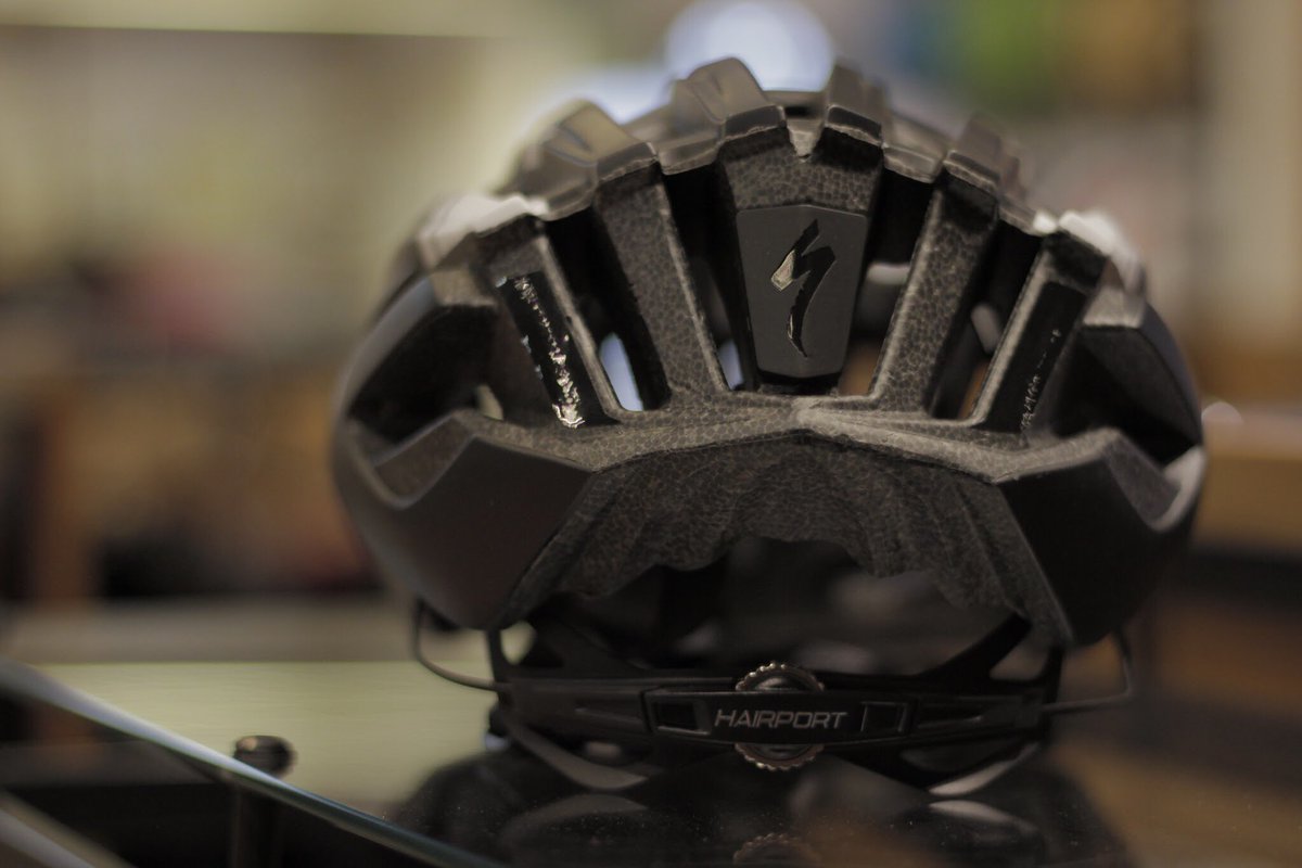 PFBmexico's tweet photo. Con patentes innovadoras como el #prevail, el #propero también es un súper casco, con sistema de enfriamiento #4thDimensiónCooling, correas #TriFix, visera con clip patentado y calcomanías reflejantes para mayor visibilidad. $2154 😎🚲🌪 https://t.co/QxsBuLjGn5
