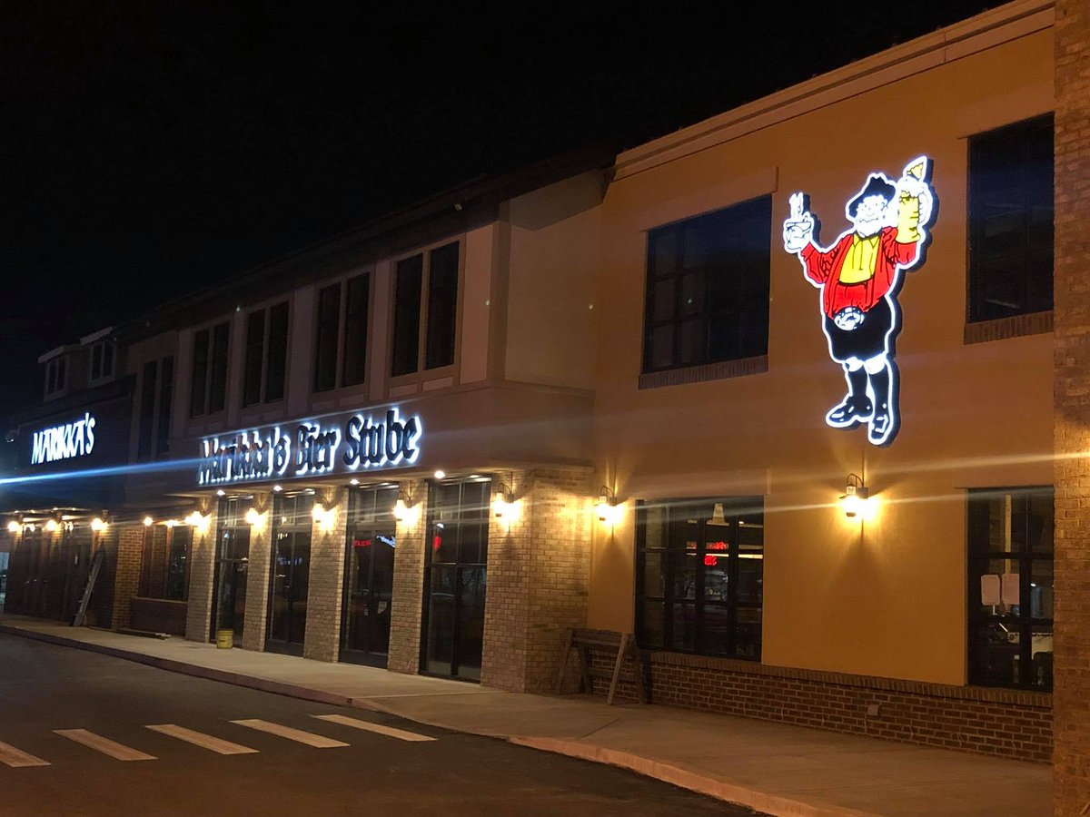 InstantSignKY's tweet photo. Happy to have this local favorite back open! We hope you love the way those signs light up the night! #Marrikkas https://t.co/HfQexbFHJF
