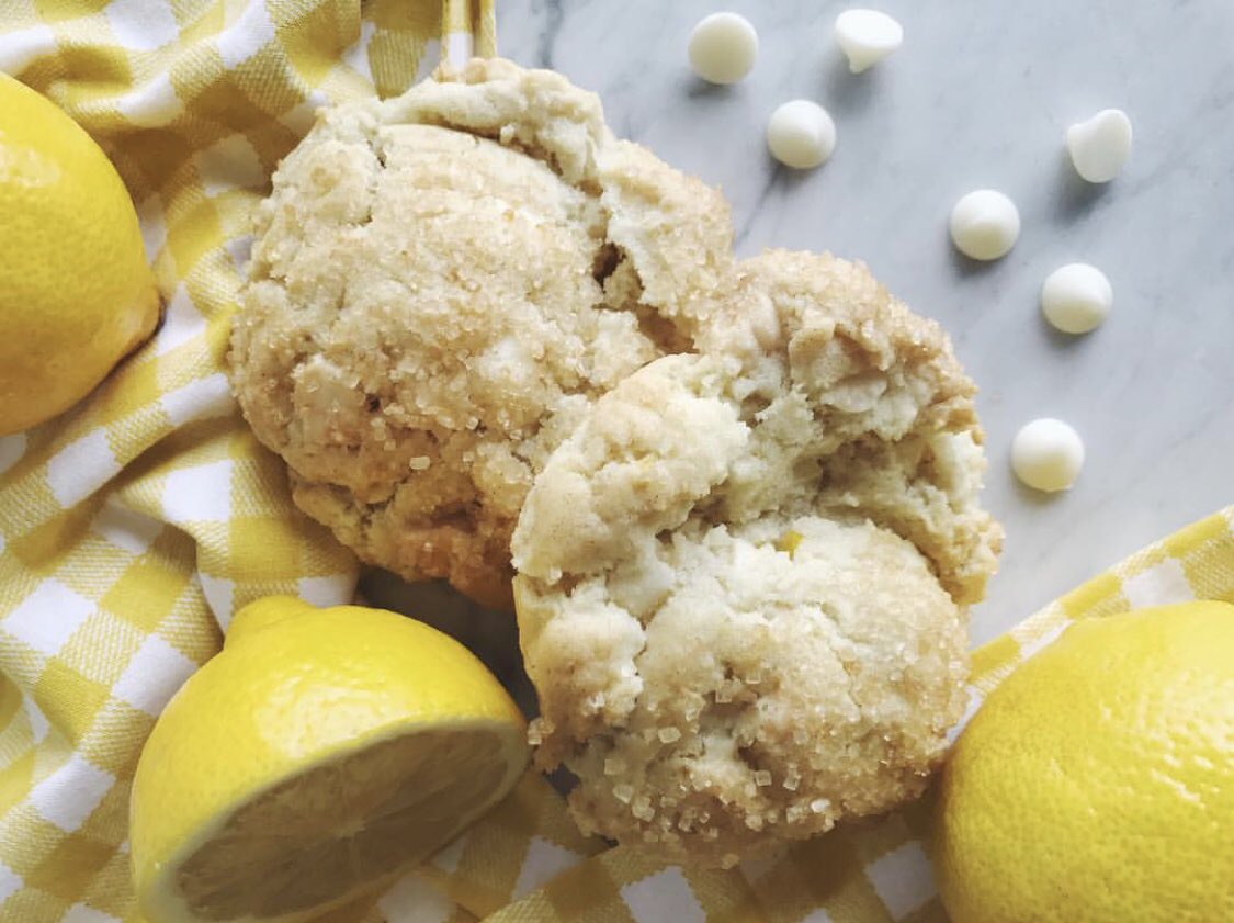 cookie_fix's tweet image. 🚨NEW COOKIE ALERT🚨 We are proud to introduce our newest seasonal cookie: the Lemon Brown Sugar Blondie! This is our beloved Brown Sugar Blondie but we added fresh lemon zest and lemon😋🍋 Welcome Spring with us and come try one today!🌷🌸💐 #CookieFix