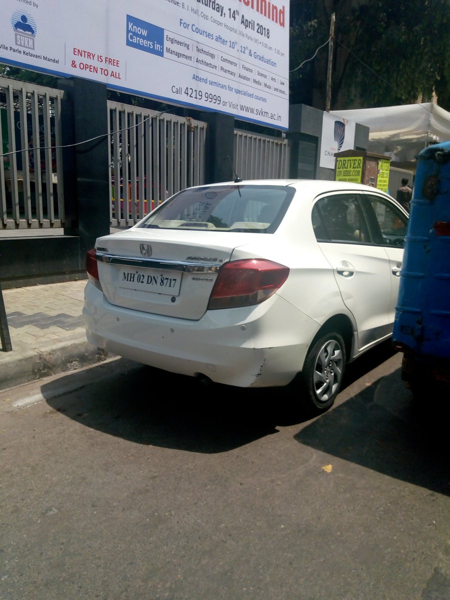 TransportGuy_'s tweet photo. @mtptraffic these vehicles have parked outside Gokhalibai poonamchand pitambar high school on the Dadabhai road causing 20 mins jam but no action has been taken. @MumbaiPolice @RidlrMUM https://t.co/eRphqDvKCB