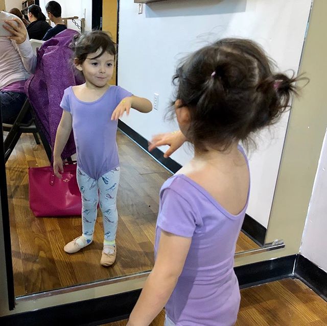 short_sweet_mom's tweet photo. My little diva had to check herself out in the mirror after dance class. 😂
.
.
.
.
.
#momlifebelike #dancemom #toddlerstyle #toddlermomlife #girlmomlife #girlmoment #motherhoodslens #littleballerina #dancerinthemaking #joyfulmamas #shortsweetmom #hap… https://t.co/S51UU4g2tj https://t.co/kKLPfPmMND