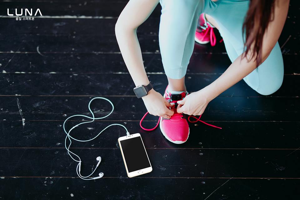 Melakukan aktivitas seharian menggunakan #LUNAG55 tidak perlu khawatir habis baterai, karena LUNAG55 memiliki kapasitas baterai 4000mAh