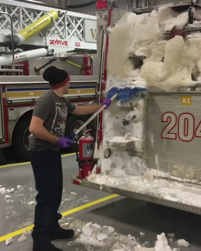 navrcos's tweet photo. @pat_firefighter_54 -  snow snow snow still snow 😂😂😂🚒🇨🇦 .
#firefighter #firefighterlife #firefighterposts #firefighting #firefightinglife #fire #feu #incendie #pompier #pompiere #snow #quebec #canada.
 ___💥Want to be featured? 💥_____
Use #chiefmi… https://t.co/q30deWl0Qz https://t.co/lKCM60eIDr