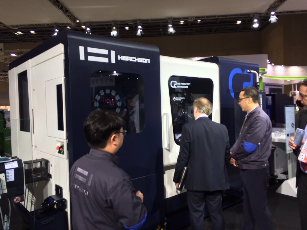 MMS_MattDanford's tweet image. Automatic tool changing for turning center turrets shown by #Hwacheon at #SIMTOS. 29 tools total!