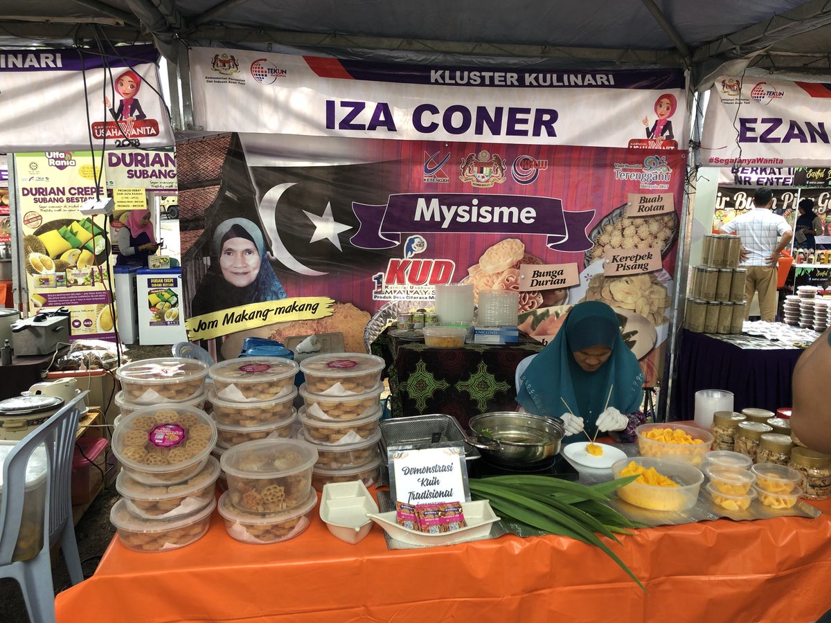 aida30575002's tweet photo. Sisme Food Industri menjual pelbagai kuih tradisional kuih jala, kuih rose hanya istimewa untuk anda di #KarnivalUsahawanita2018 #FamaDihatiRakyat #industrikulinari @FAMA_Malaysia @mustahapa @promosifama https://t.co/Zbhzpdkynz