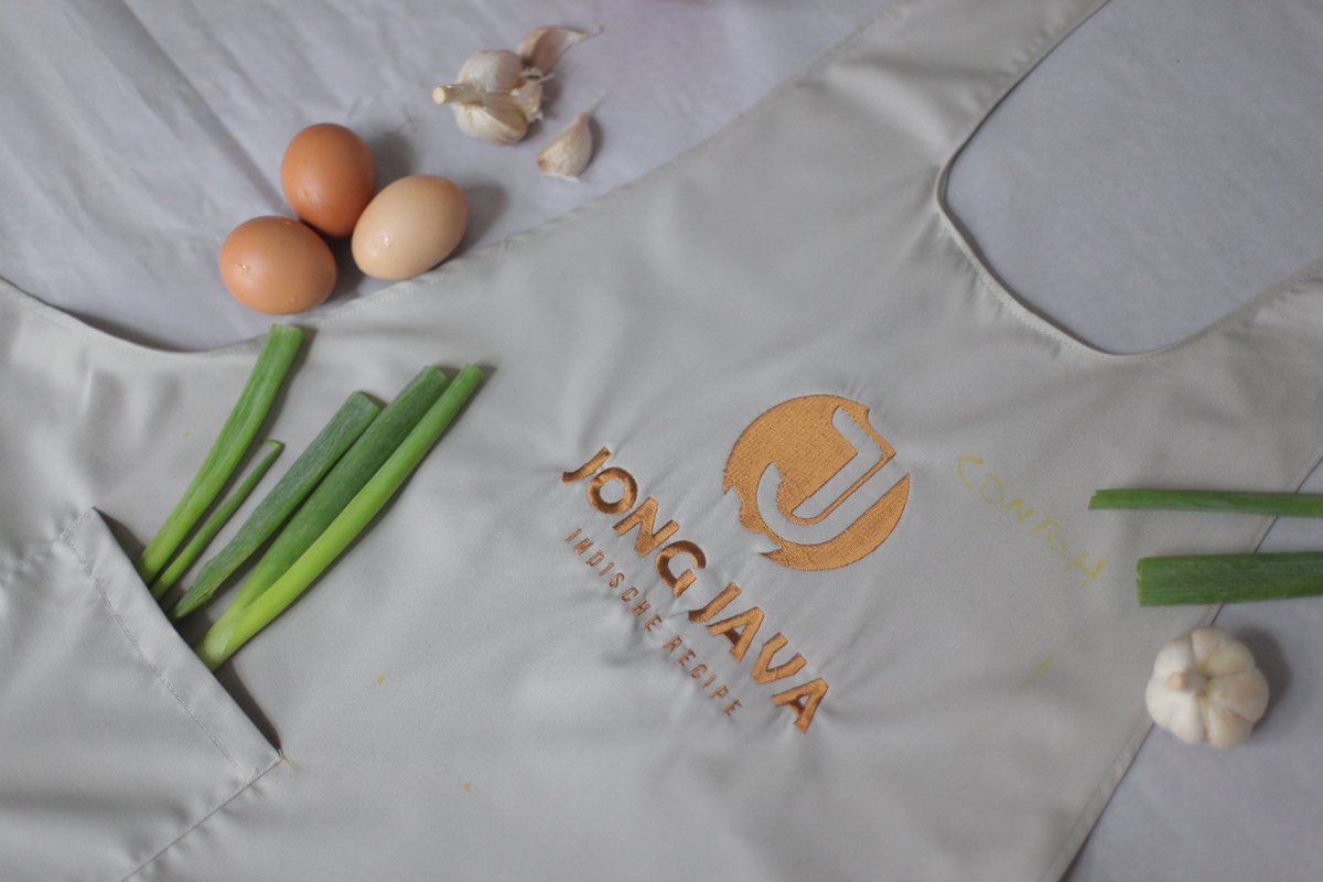 iClothes_Convec's tweet image. Custom apron with embroidery computerized for #jongjava by @iclothes_convection || Thank you for having us • •