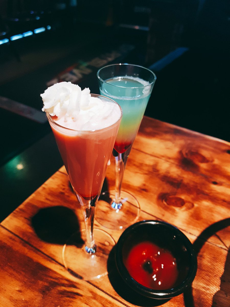 Lin_carpediem's tweet photo. 합정 칵테일바 아초바를 가세요 여러분. 사장님이 아주 그냥 금손이신데다 센스도 좋으시고 친절만빵에 서비스도 장난 없는데 칵테일은 우주존맛탱이에요. 리얼. 대회 나가 입상도 하신 분이시다. 아주 기분 좋게 마실수 있숩니다. https://t.co/HQ6sGRJ2Zd