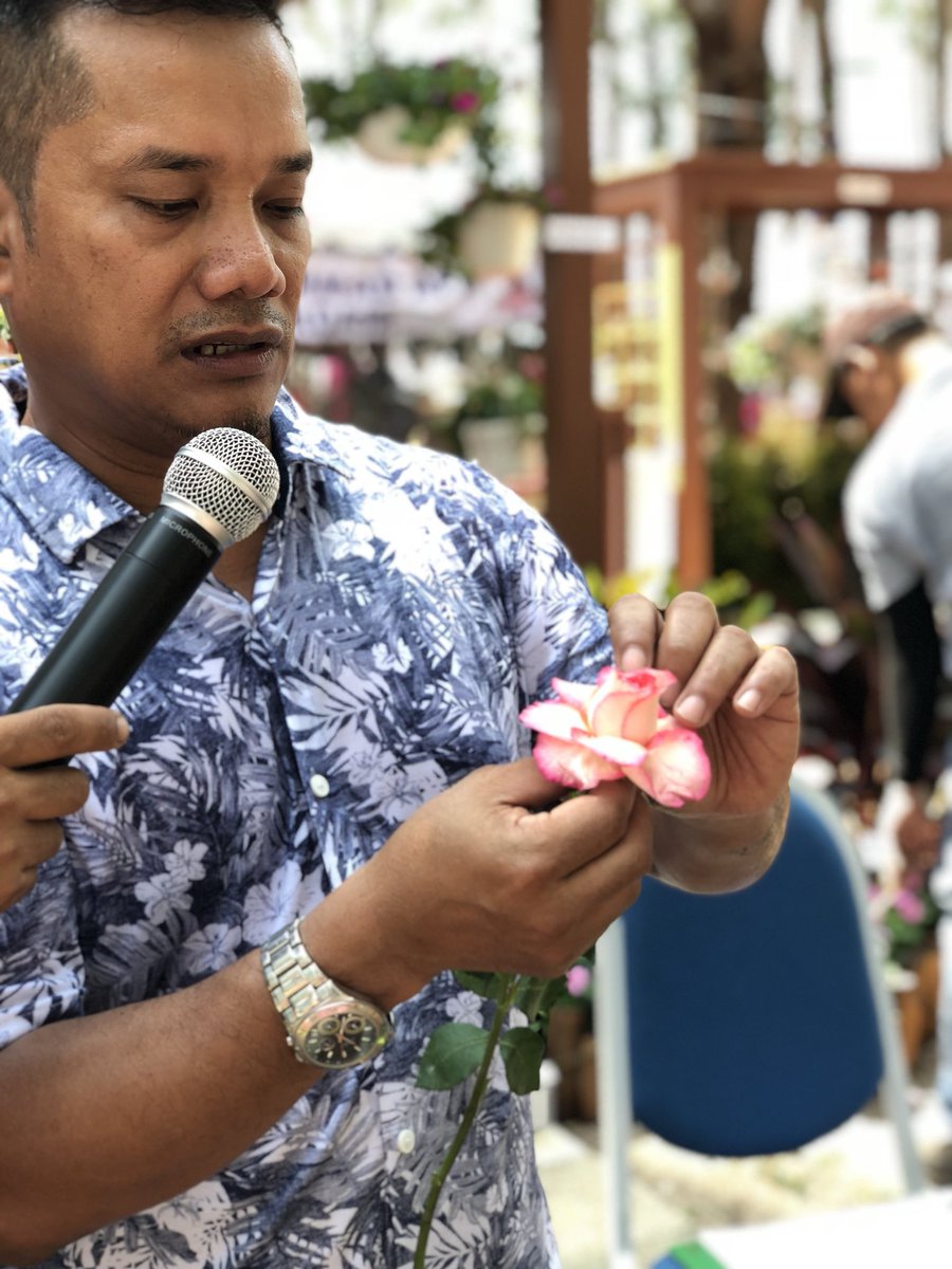 BPTIF12's tweet photo. Sedang berlangsung sekarang Gubahan Bunga di Kluster Florikultur.. #RoadtoMAHAKemaman #my1doa #BPTIF @JHarizan @BPTIF12 https://t.co/mKcy5PP92r