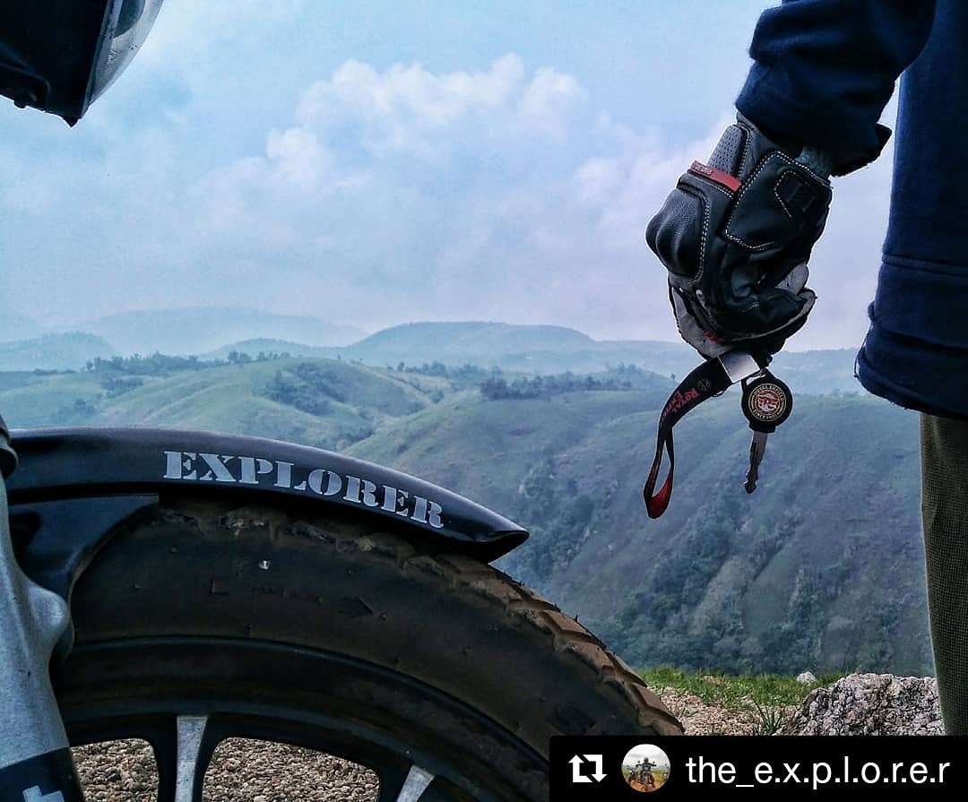 RynoxGears's tweet photo. While the world awaits to be conquered and your hand reaches out to the throttle, we protect it.
Get your hands in #DeltaEvogloves:
https://t.co/BiyJX5AzNE
Picture Credits: Sanju Sabu
Instagram: the_e.x.p.l.o.r.e.r
https://t.co/bSYNDjfUUH
#RynoxGears #RideWithReliability https://t.co/2FbjPpY6zY