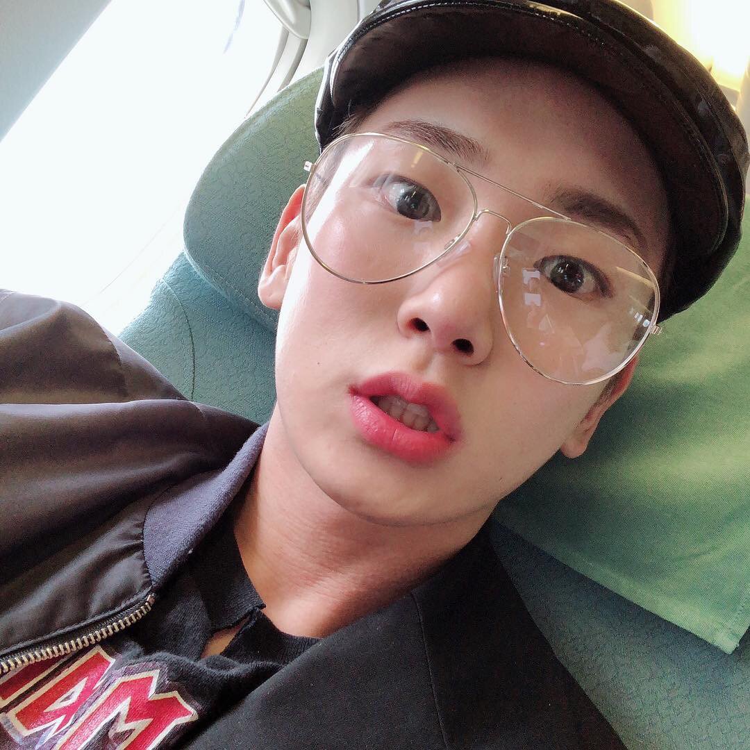 SHINee KEY tweet media