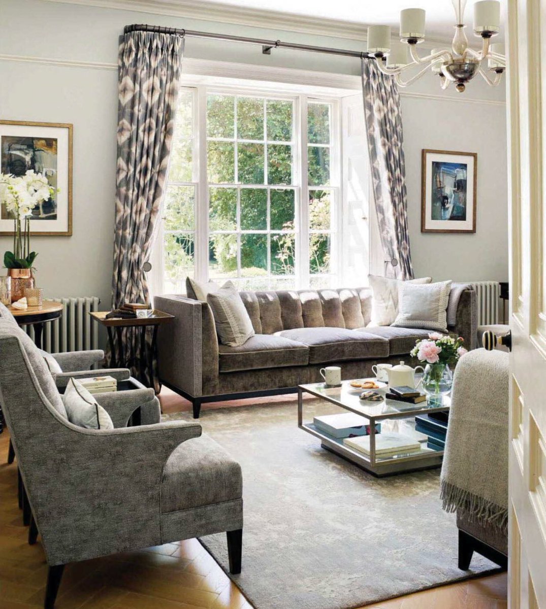 Orianas_DF's tweet photo. I finally got a blog post out today after a couple of months (!) of not posting. I’ve been so busy. Anyway, today I managed to get the word out about this lovely English home in Berkshire, featured this month in @EnglishHomeTeam. It’s worth a look at the post to see more. #decor https://t.co/M1mB26iYlP