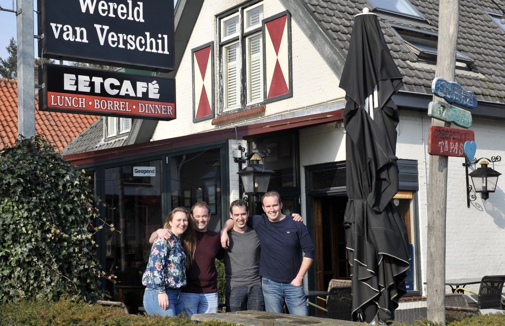 Megaloterij moet laatste kroeg van Leersum redden LEERSUM Om 'De wereld van Verschil', als laatste kroeg van Leersum, voor het dorp te behouden, is de Stichting Jeugd en Jongerenwerk opgericht. Deze organiseert een... twib.in/l/rM5M9bdrp56E