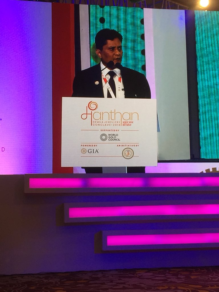 GJCIndia's tweet photo. Our Chairman, Mr. Nitin Khandelwal is addressing the attendees with a welcome speech. #Manthan #gems #jewellery #Events #Conclave #Mumbai https://t.co/Mb3fvuCc0V