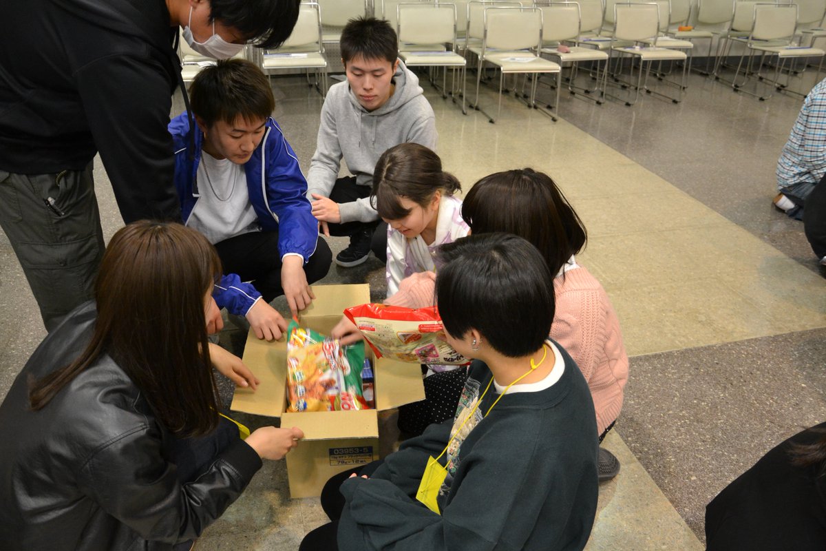 長野平青学園 オリエンテーション 校長先生から学び方についてのお話頂いたり 学園のルール説明を聞いたり コミュニケーションゲームをしたり 新入生大忙しです でも ゲームで貰ったお菓子には笑顔でした 長野平青学園 専門学校 長野