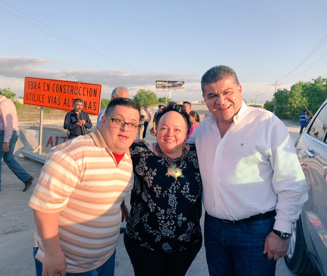 PelanchaC's tweet photo. También esta tarde estuvimos presentes en el avance de construcción del Puente Superior Vehicular del Blvd. República en #PiedrasNegras #EsperanzaEnElCongreso  @mrikelme @villarrealsonia https://t.co/dGK0qbeHAo