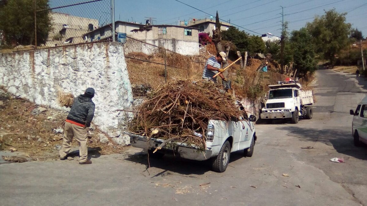 DSPAtizapan's tweet photo. Servicios Públicos trabaja con pasión, recolección de residuos, trabajando por un municipio limpio. @ATZciudadano @AnaBalderasMx https://t.co/FeDHQVkAS2