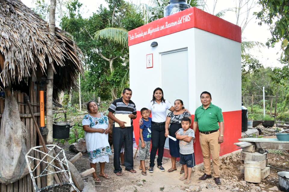 PaolyPerera's tweet photo. En la comunidad de #Hobompich entregué la obra de #BañosConBiodigestores. Con acciones como estas mejoramos la calidad de vida de las familias, seguimos trabajando y avanzando ¡No quedó en piedra, como algunos decían! #HechosNoPalabras #GobiernoDeVisiónYCompromiso https://t.co/a8K7RFUO7O