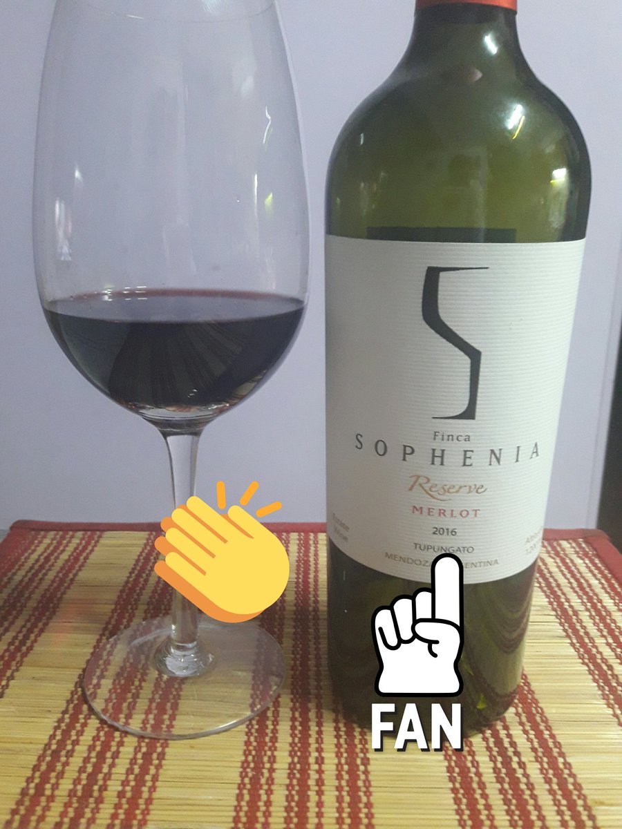 CristianChatore's tweet photo. Disfrutando de un #GranMerlot by @FincaSophenia @Juliahilux #Winetime #Winelife #Winelover https://t.co/58pfio6nvE