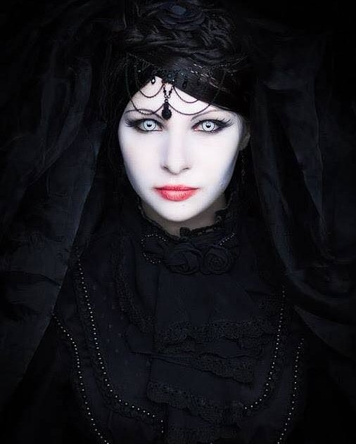 littlefoxpro's tweet photo. Tonight's spell is brought to you by Muiraid the dark #FairyQueen. #evernightthemusical #wednesdaythoughts https://t.co/S3WZ5bavHL https://t.co/CtY9gJIudC