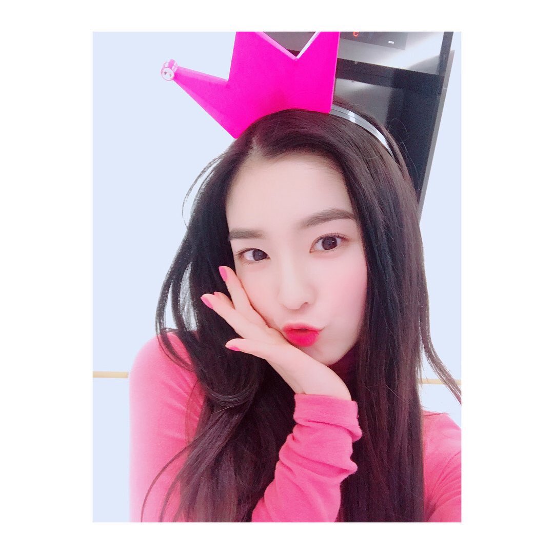BunnybearSub's tweet photo. สุขสันต์วันเกิดไอรีนนะคะ ขอให้สุขภาพแข็งแรง มีความสุขกับทุกๆ เรื่อง เป็นพี่สาวที่น่ารักของน้องตัวแสบทั้ง 5 แบบนี้ตลอดไป ✌😍🎉🎁🐰 #HappyIreneDay https://t.co/NGlTGjlb0H