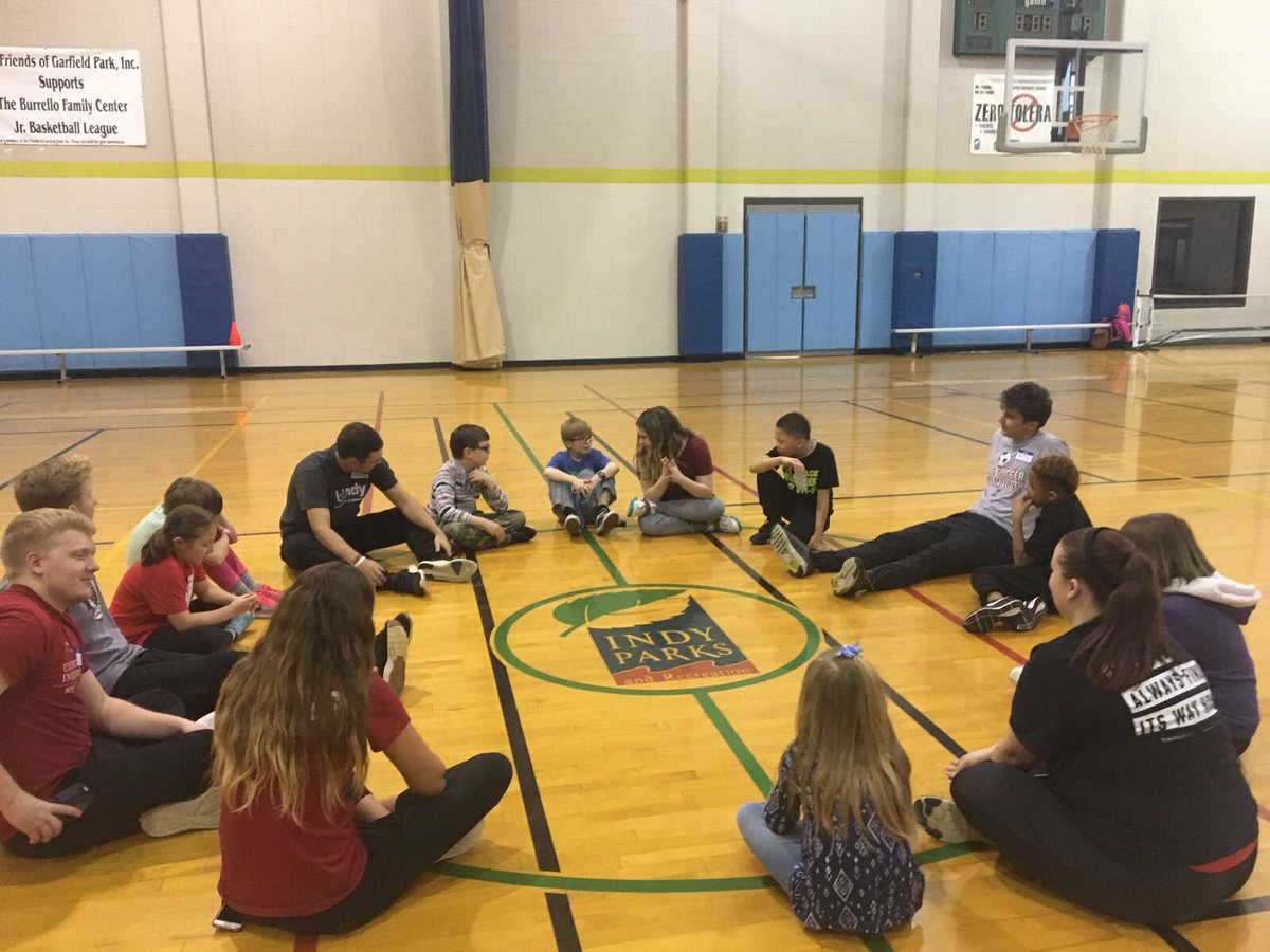 Lingy94's tweet photo. Successful day 3 at Garfield Park for the spring break camp! #uindykins @UIndyKINS https://t.co/GhPuWoXx9O