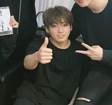 HITMAN_FANBASE's tweet photo. At this time, we never though a second that behind this beautiful smile, he was actually suffering.😭
(Pic from Wings tour Santiago day 2 )
@BTS_twt
#BurnTheStageIsComing
#ThankYouBTS https://t.co/KB2SXOD1gI