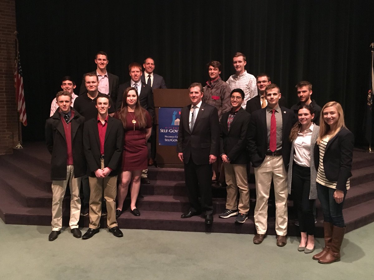 CSGHillsdale's tweet image. Club members had the honor of meeting @JimDeMint and now for the speech at 6, some come to Philips Auditorium!! @COSProject @Self_Governance