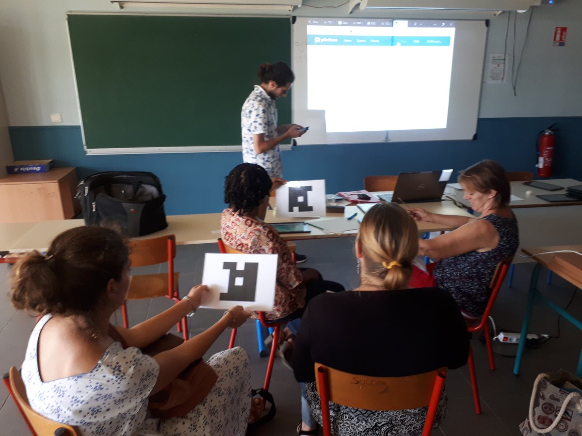 dane_acguyane's tweet photo. [LiveTweet #Guyanum @acguyane]
Présentation de situations d’apprentissage avec le numérique en classe 
classe inversée, quizz numérique, réseau social pédagogique… avec @plickers 
et #ENTbox https://t.co/5M42u3YT5x