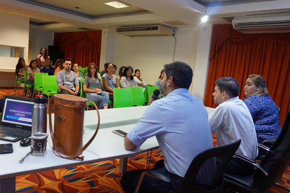 <a href="/CrDiegoromero/">diego romero</a> de la <a href="/SsDeEmpleoChaco/">SsDeEmpleoChaco</a> estuvo visitando el Curso Gratuito de #AsistenteJurídico que se dicta en la <a href="/URSudoeste/">Unidad R. Sudoeste</a> donde participan jóvenes de la ciudad de #VillaÁngela

@ChacoGobierno 
<a href="/domingopeppo/">Domingo Peppo</a> 
<a href="/NataliaMustillo/">Natalia Mustillo</a>
@SecEmpleoChaco