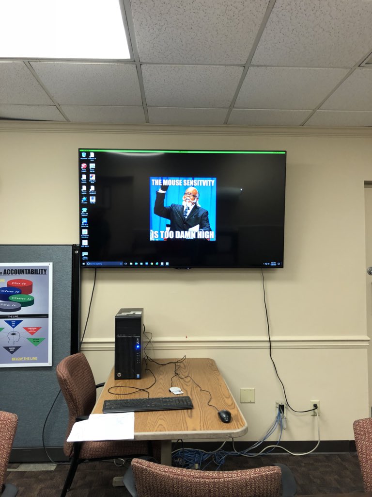daniel7zimmer's tweet photo. My “office” at work. 
#office #monitorgoals https://t.co/mR6mURpCFV