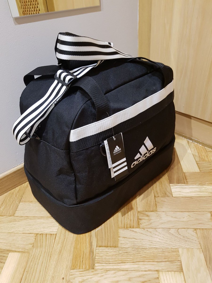 Todo preparado!!! Máxima ambición y orgullo de representar de nuevo a la <a href="/EscuelaRFEF/">Escuela RFEF</a> en la @TOUR_CUP