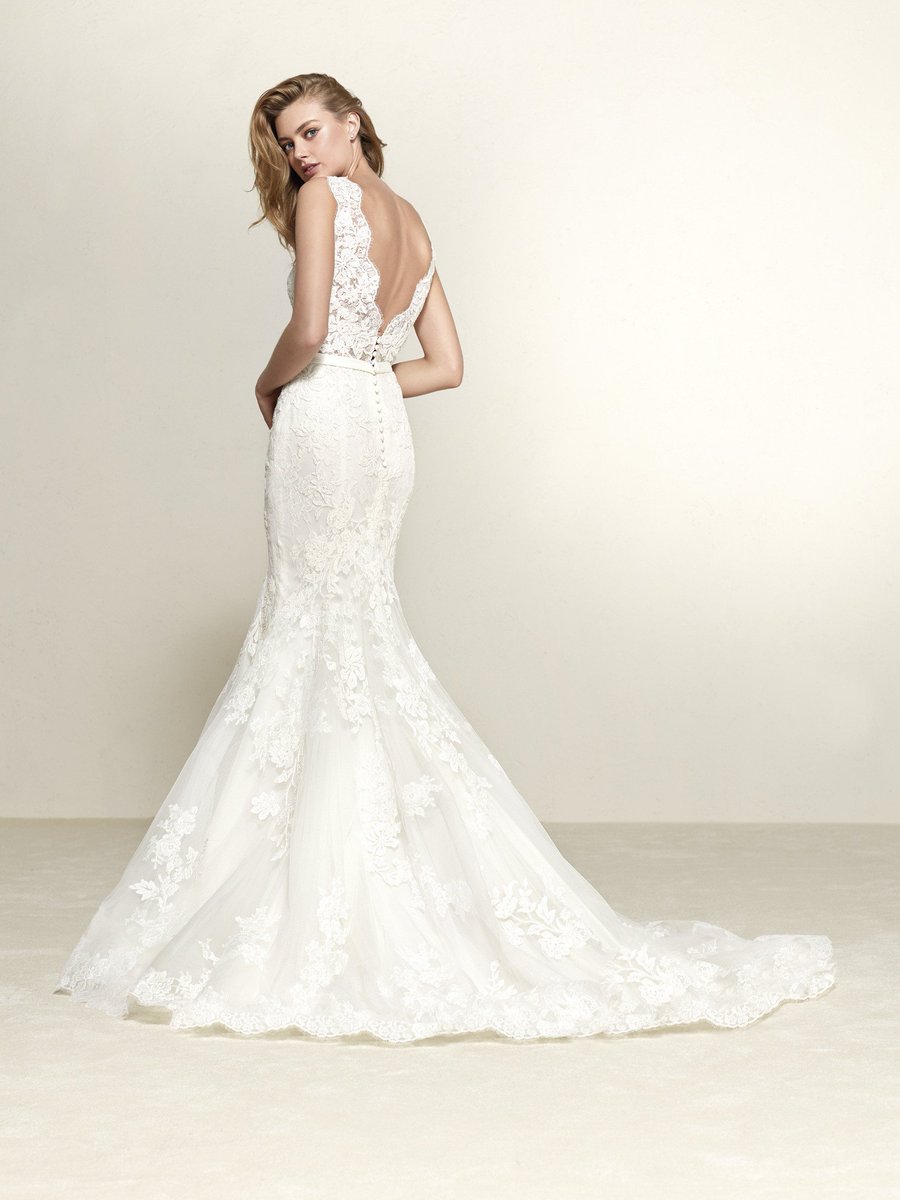 We are swooning over the Pronovias Dril! A lacy trumpet-style beauty that is the PERFECT combination of modern and conservative! 

#bridetobe #phillybrides #pronovias #lace #modern #trendy #classic  #trumpetgown #bridalgown