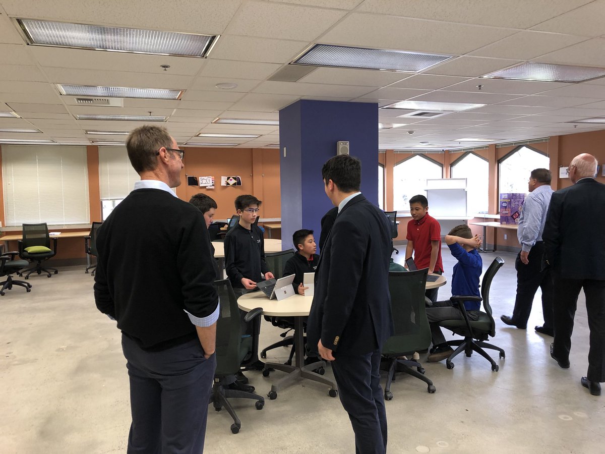 mrzphd's tweet photo. #ShowcaseSchool visit from education leaders in #Australia visited @rentonprep today! #MicrosoftEdu #MinecraftEdu #SurfaceMT @Paint3Dedu @PlayCraftLearn https://t.co/Q8UyWPTxlF