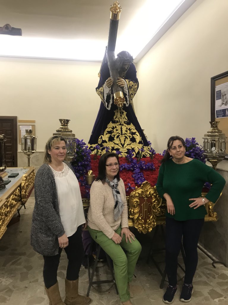 Gracias a Begoña Latorre por adornar un año más nuestros pasos, hoy ya tiene preparado a Jesús Nazareno.

Floristeria Selecciones Latorre en calle Cartaya 8 de Mostoles #SemanaSanta2018 #Semanasantamostoles2018