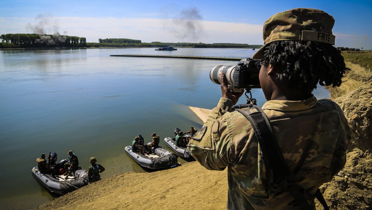 GoArmy's tweet photo. #DidYouKnow you can train for a career in photojournalism, graphics or broadcasting when you join the #USArmy? 

Find out more here: https://t.co/spmcXXnWNn https://t.co/5sbcaHPnXr