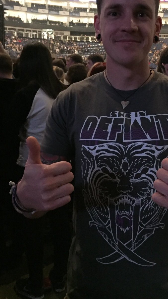 That_Sim's tweet photo. Massive thanks to @sheisdefiant for my new threads seeing Thirty Seconds To Mars at the o2! #Music #Win https://t.co/HeoY6F028M